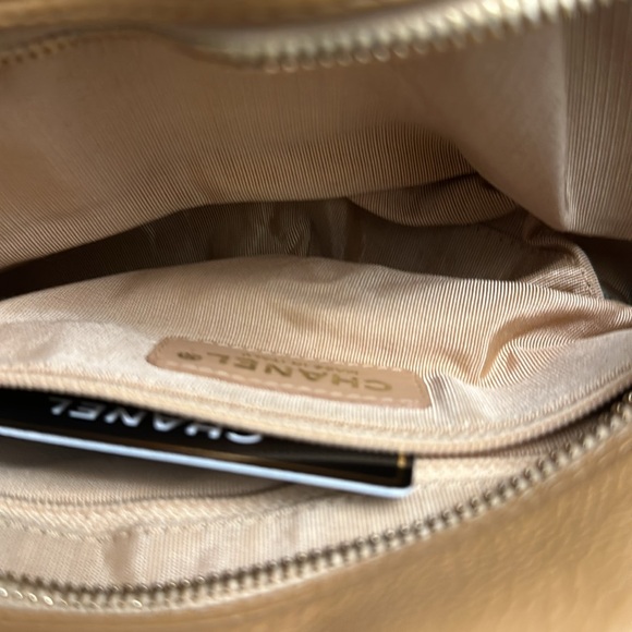 Chanel Handbag - Picture 8 of 10